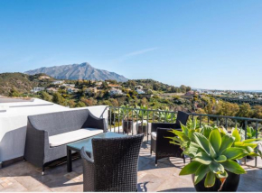 LUXURY 3 BEDROOM HOUSE AT LA QUINTA GOLF COURSE OCEAN and MOUNTAIN VIEW, Benahavis